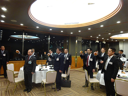 新年臨時総会および懇親会のようす